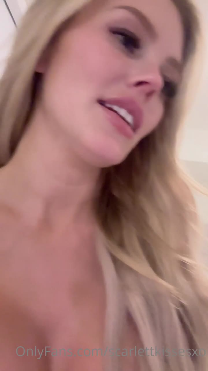 Scarlet Kisses - Fingering On Bed.mp4