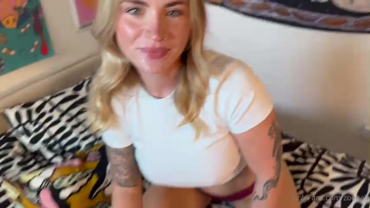 Zoeneli - Your Stepsister's Best Friend Gets Horny While Waiting.mp4