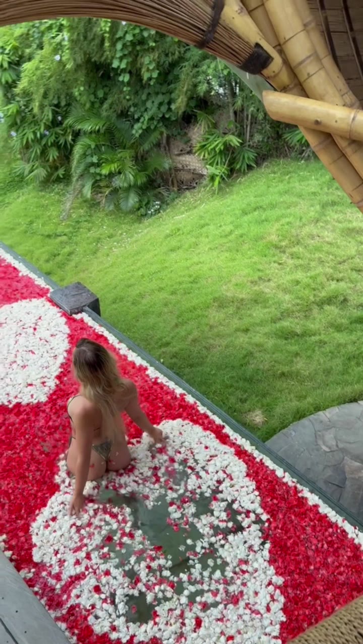 Chlo_C3_A9 Chevalier - XXX Vlog Bali.mp4