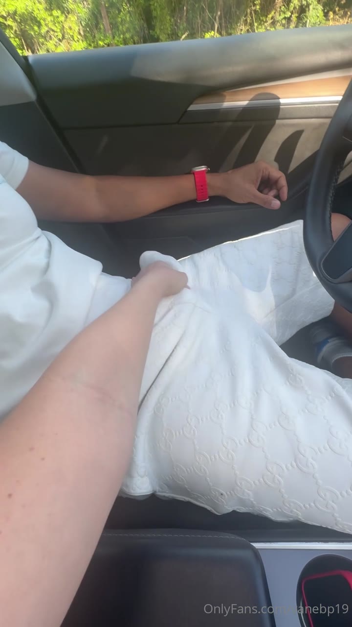 Vanessa Bohorquez - Public BJ In The Car.mp4