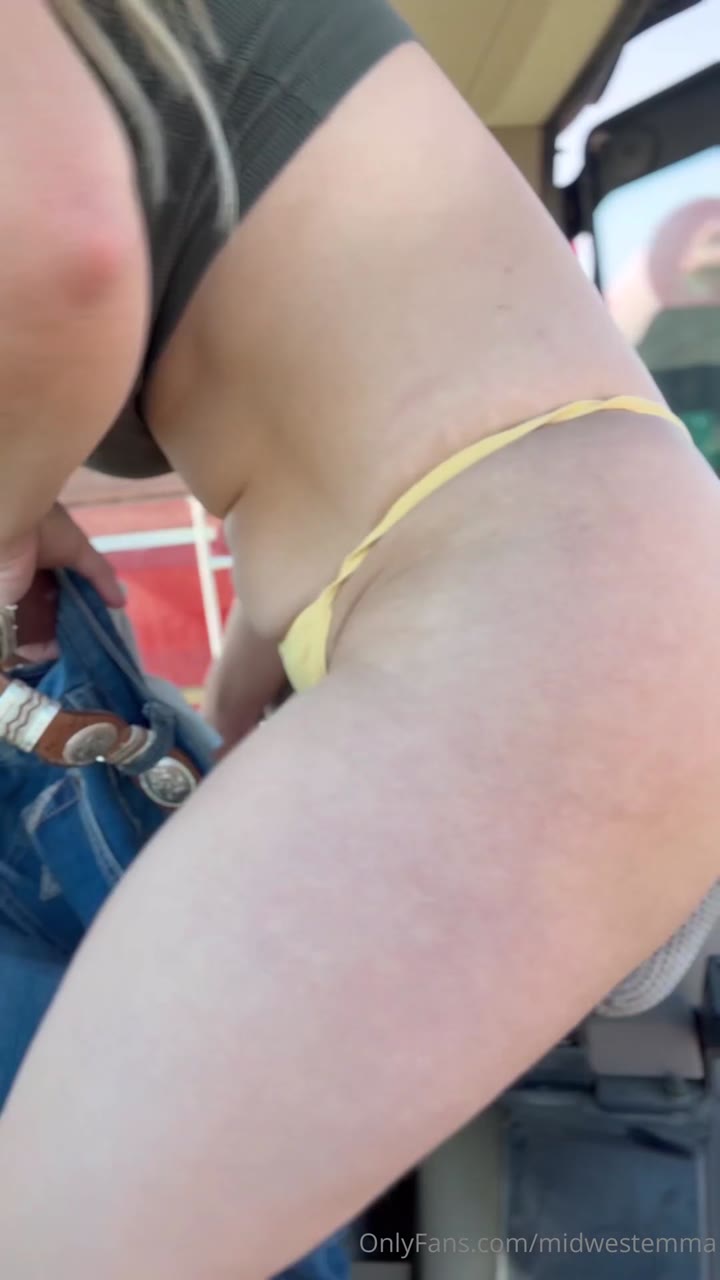 Emma Claire - Getting Off In Her Tractor During The Harvest With Squirting.mp4